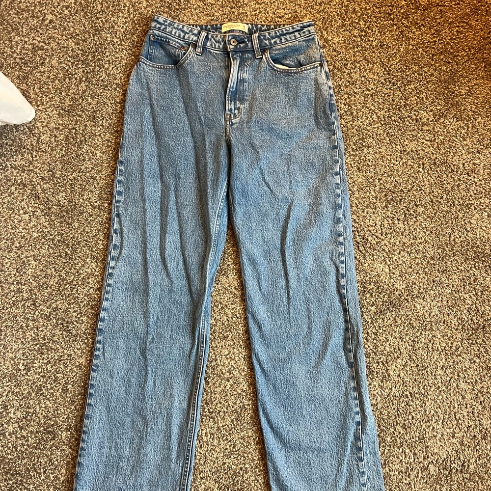 Abercrombie & Fitch Blue 90s relaxed jean high rise curve love Jeans